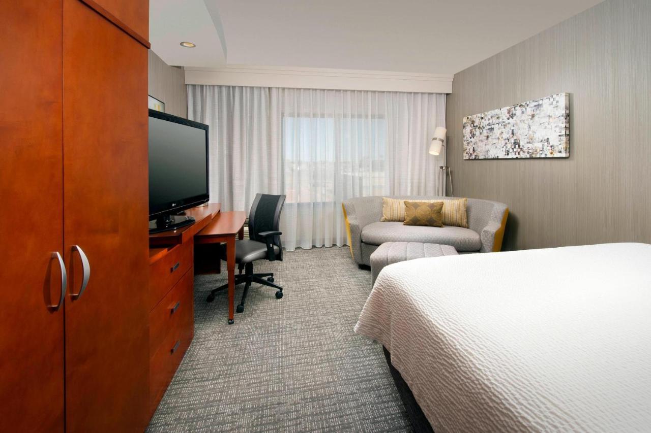 Courtyard By Marriott Wichita Falls Bagian luar foto