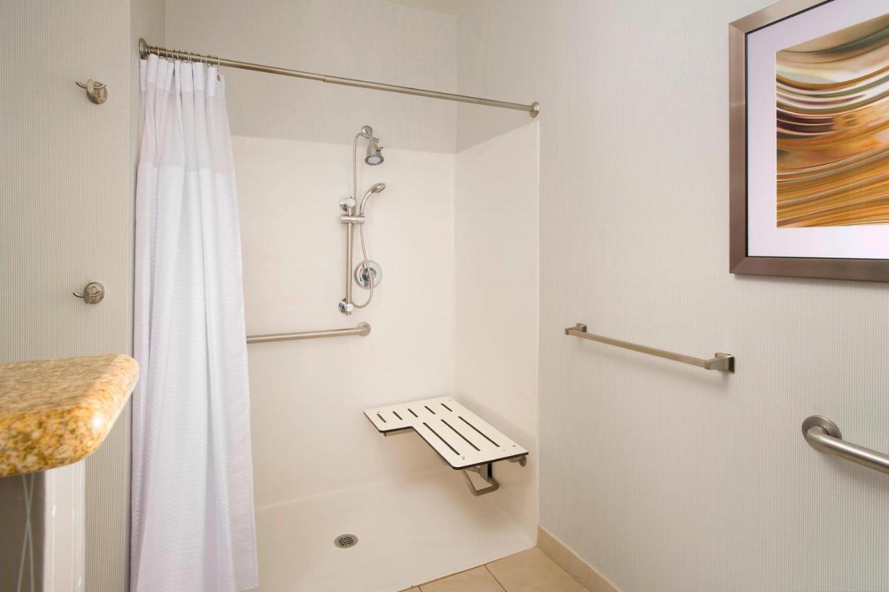 Courtyard By Marriott Wichita Falls Bagian luar foto