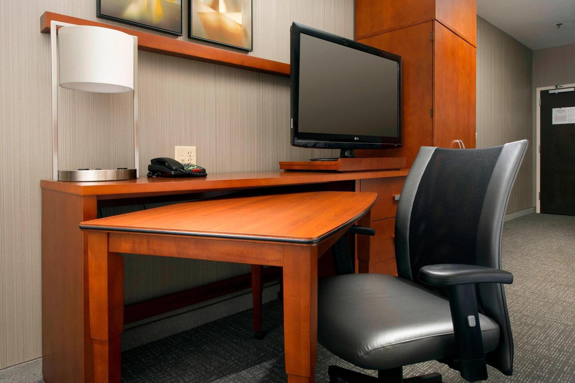 Courtyard By Marriott Wichita Falls Bagian luar foto