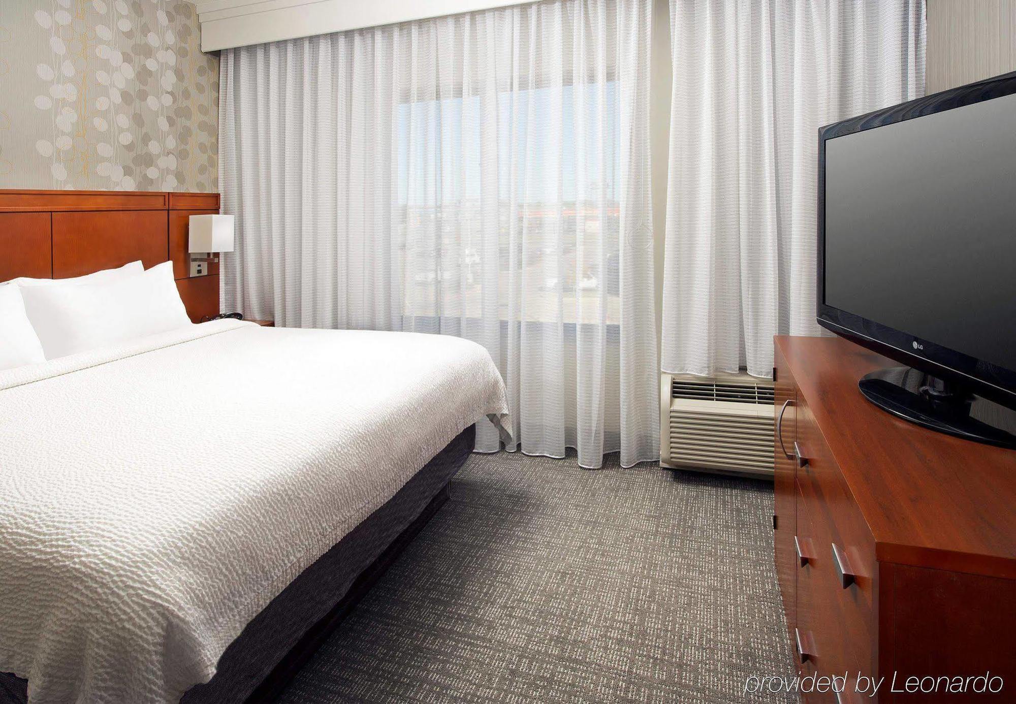 Courtyard By Marriott Wichita Falls Bagian luar foto