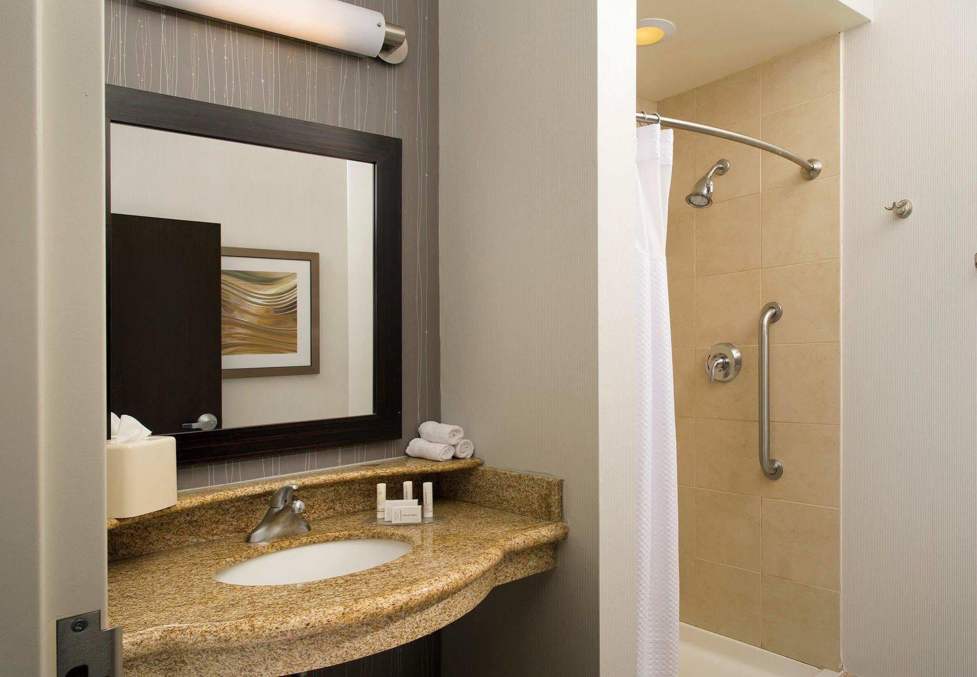 Courtyard By Marriott Wichita Falls Bagian luar foto