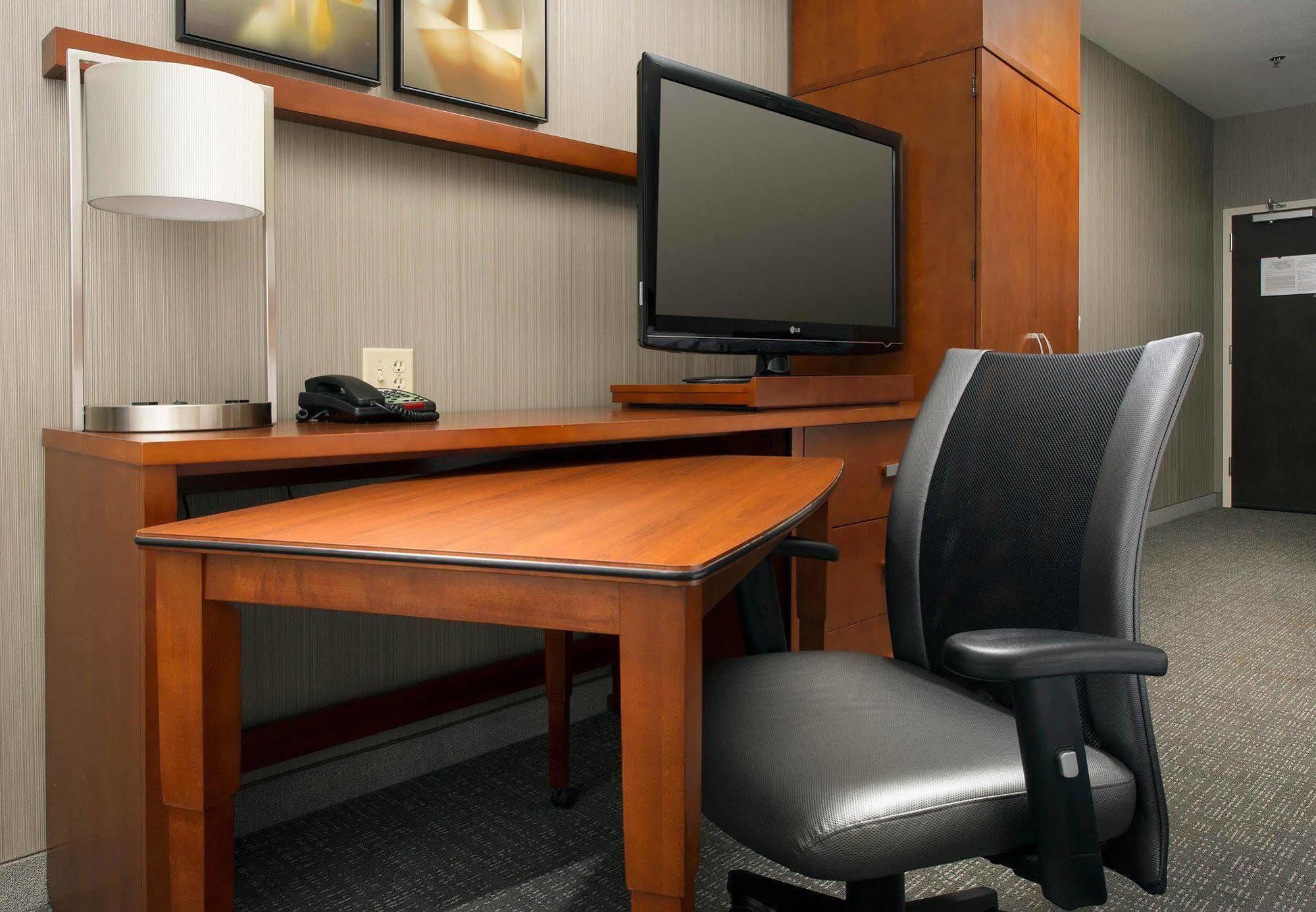Courtyard By Marriott Wichita Falls Bagian luar foto